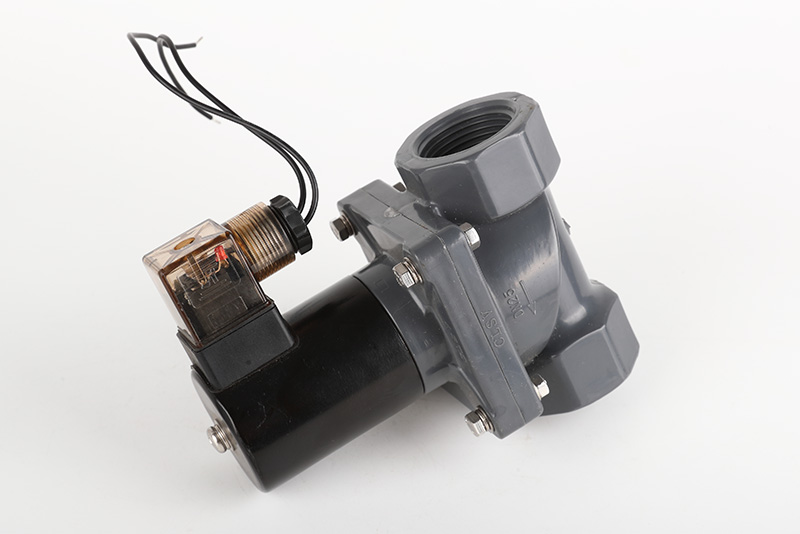 正镶白UPVC电磁阀内丝